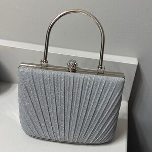 Elegant Silver Handbag for Special Occasions